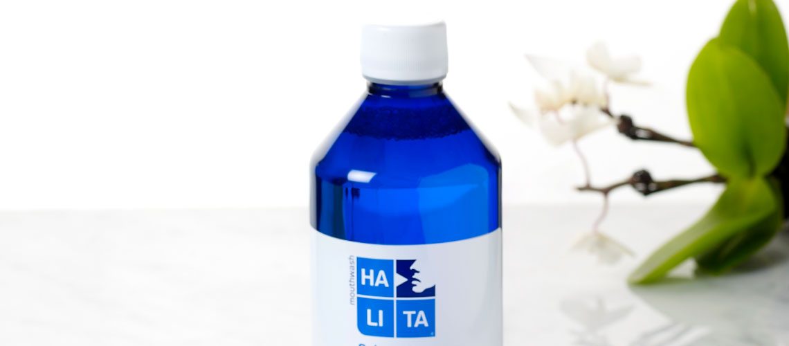 Avaliar os efeitos microbiológicos da formulação do colutório Halita em indivíduos com halitose